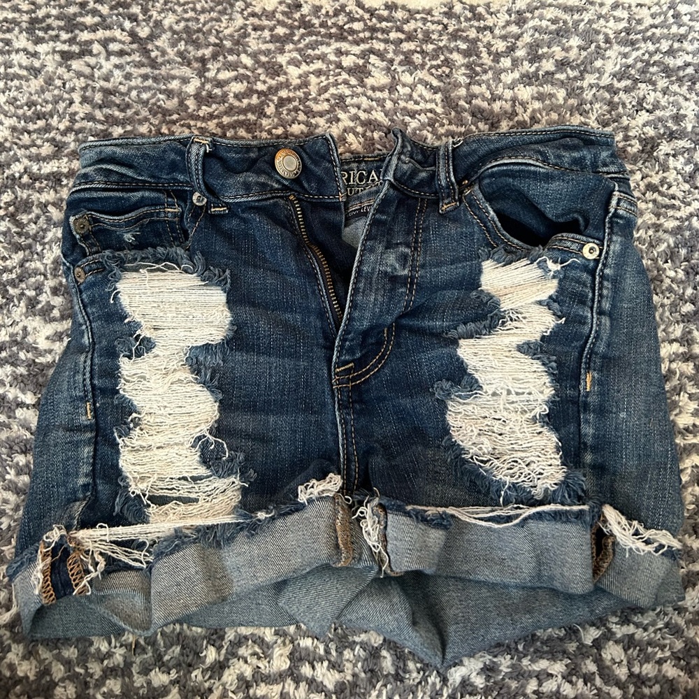 American Eagle ripped jean shorts size 4